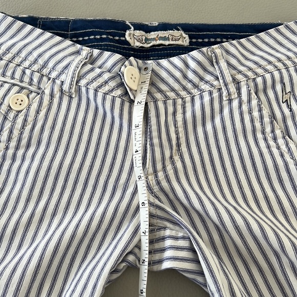 Free Style Revolution Shorts - Picture 3 of 8